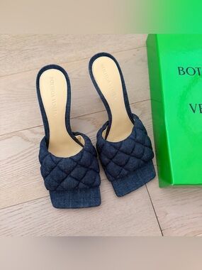 Authentic Bottega Veneta denim matelasse quilted mule sandals Size 37
